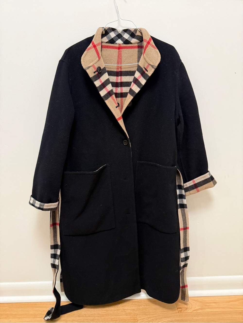 Burberry Black Trench Coat with Signature Beige Plaid Lining